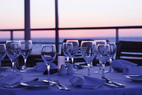 Travelmarvel MS Caledonian Lido Deck Wine Glasses ©Travelmarvel.jpg